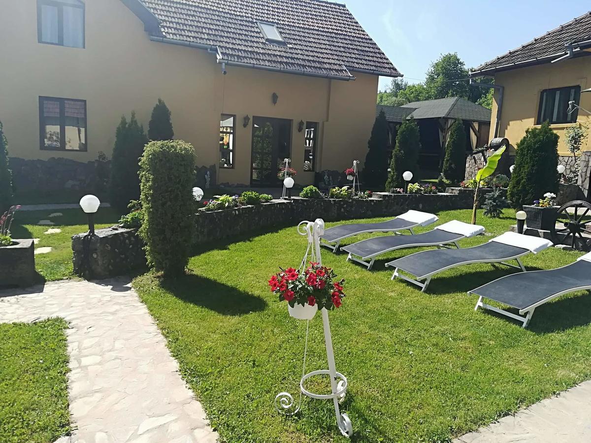 Casa De Vacanta Silvia Varmaga Bagian luar foto
